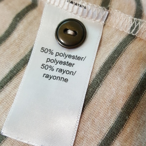 Maurices V-Neck Short Sleeve Top/Tee. Sz. Lg. - Picture 7 of 7